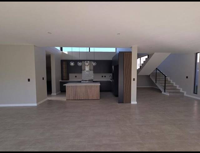 4 BEDROOM HOUSE FOR SALE IN MIDSTREAM HEIGHTS